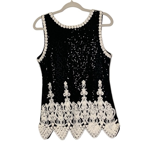 Juliette black and white embroidered sequined dressy tank top. Size M - Picture 2 of 9